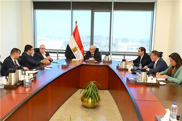 نائب رئيس الوزراء يبحث مستجدات مشروع "برج فوربس العالمي" بالعاصمة الجديدة