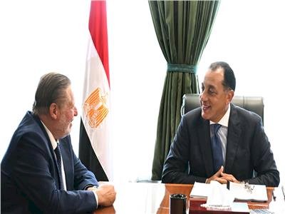 رئيس الوزراء يتابع مع محافظ البنك المركزي جهود التنسيق المشترك في عدد من الملفات الاقتصادية