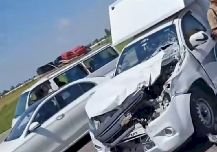 إصابة 4 أشخاص فى تصادم ميكروباص وسيارة ربع نقل بطريق جمصة - المنصورة
