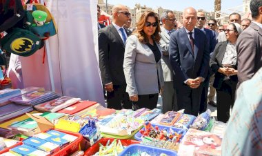 وزيرة التنمية المحلية ومحافظ القاهرة يتفقدان "بازار القاهرة" بمجمع السوق الحضاري