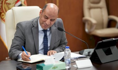 بتوجيه من الوزير حسن رداد.. تسليم الدفعة الثانية من عقود العمالة الزراعية الموسمية بالأردن