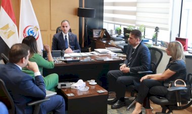 نائب وزير الصحة يبحث مع «داتافلو» توسيع التعاون في التحقق من تراخيص مزاولة المهنة