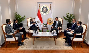 وزير الصناعة يبحث مع سفير الهند تعزيز التعاون الصناعي وزيادة الاستثمارات الهندية في مصر