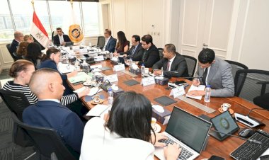 وزير الصناعة يبحث مع وفد البنك الأوروبي لإعادة الإعمار والتنمية مشروعات البنك في مصر