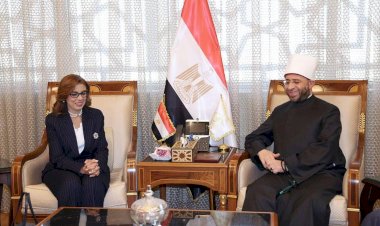 وزير الأوقاف يلتقي السفيرة أميرة فهمي قبيل توليها مهامها لدى سنغافورة