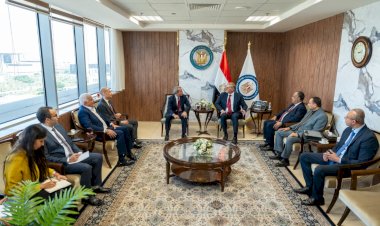 وزير البترول يبحث مع وفد «إيني» الإيطالية التعجيل بتنمية الاكتشافات الجديدة وزيادة الإنتاج