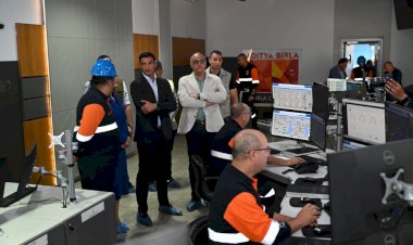 وزير الصناعة يتفقد مصنعين لإنتاج الكربون الأسود والإطارات التجارية بالعامرية