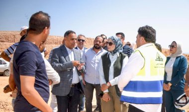 وزيرة الإسكان تتابع موقف تنفيذ عددٍ من المشروعات وملفات العمل بمدينة السويس الجديدة