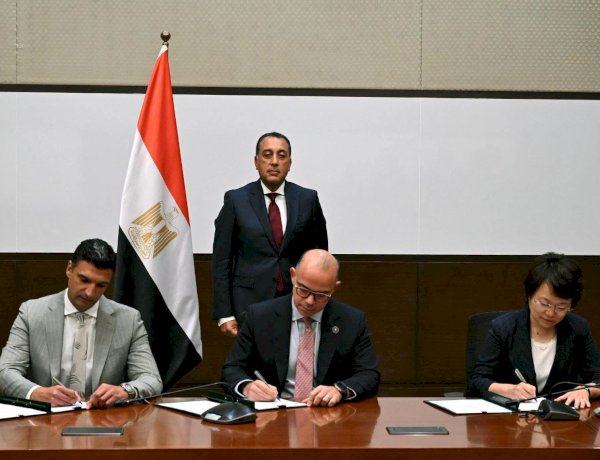 رئيس الوزراء يشهد توقيع مذكرة تفاهم لإقامة قاعدة لتخطيط وإنشاء مصانع السيارات ووسائل النقل في مصر