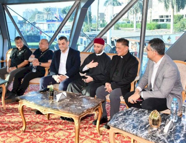 وزير الأوقاف يصطحب رئيس مجلس الأساقفة الفلبيني والوفد المرافق له في جولة نيلية