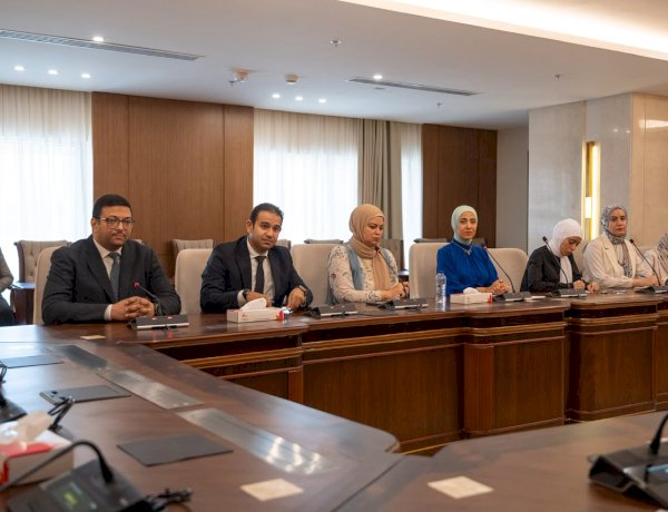 رئيس هيئة الدواء المصرية يبحث مع شركة «بيرنا» المكسيكية آفاق الاستثمار والتعاون الدوائي