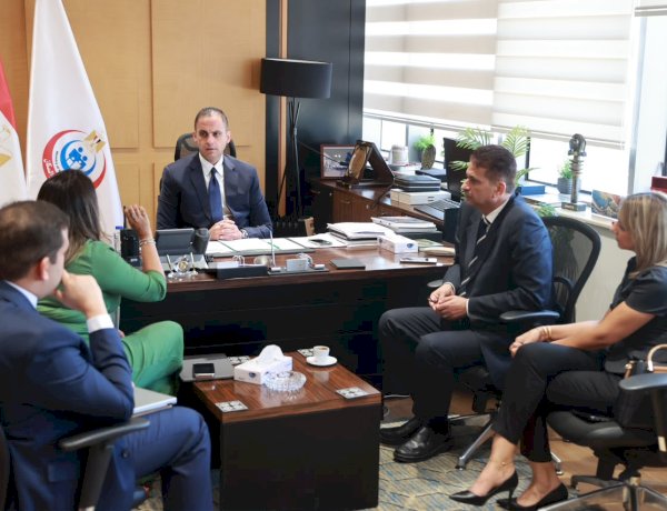 نائب وزير الصحة يبحث مع «داتافلو» توسيع التعاون في التحقق من تراخيص مزاولة المهنة