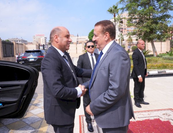 محافظ بورسعيد يستقبل وزير العمل بديوان عام المحافظة في بداية جولة ميدانية