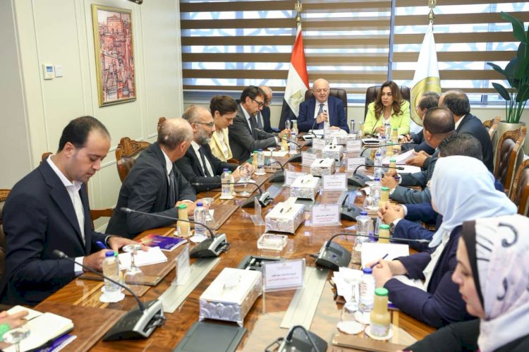 وزيرة التنمية المحلية تبحث مع وزير البيئة والطاقة الإيطالي مجالات التعاون المشترك