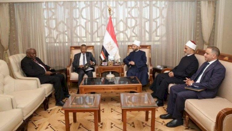 وزير الأوقاف يستقبل سفير السودان بالقاهرة لبحث تعزيز التعاون المشترك