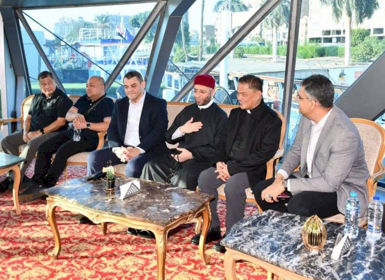 وزير الأوقاف يصطحب رئيس مجلس الأساقفة الفلبيني والوفد المرافق له في جولة نيلية