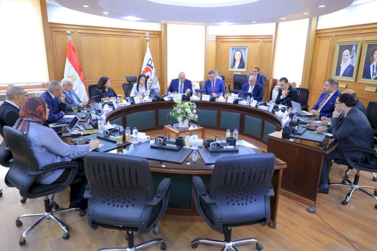 وزيرة التضامن تترأس اجتماع مجلس إدارة بنك ناصر وتبحث تطوير الأداء والخدمات المصرفية