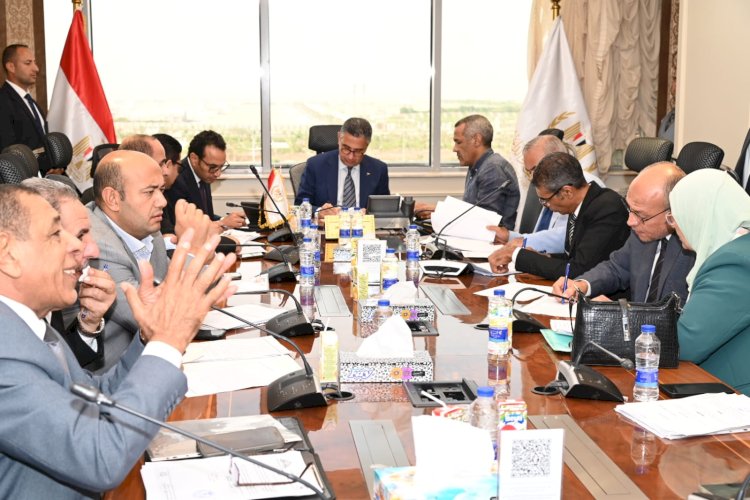 وزير التموين يلتقي أعضاء بالنواب والشيوخ لبحث مطالب المواطنين وتطوير الخدمات التموينية