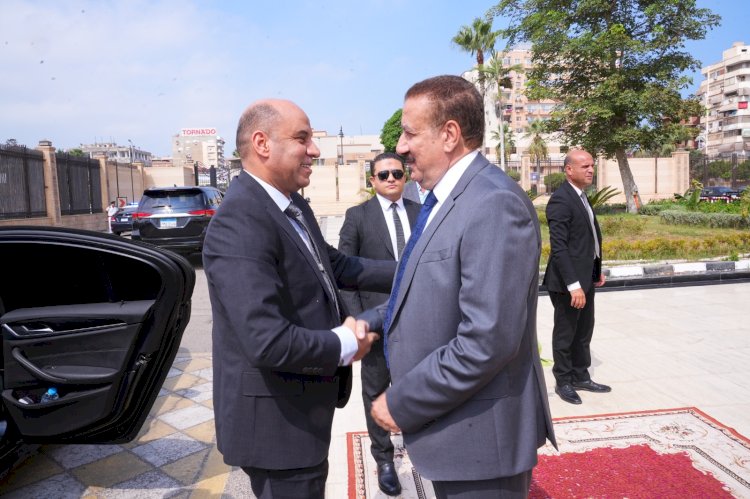 محافظ بورسعيد يستقبل وزير العمل بديوان عام المحافظة في بداية جولة ميدانية