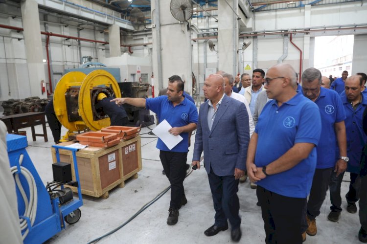 وزير النقل يتفقد ورش الصيانة الرئيسية بالفرز و«إيرماس» لمتابعة أعمال صيانة وتأمين الجرارات والقطارات