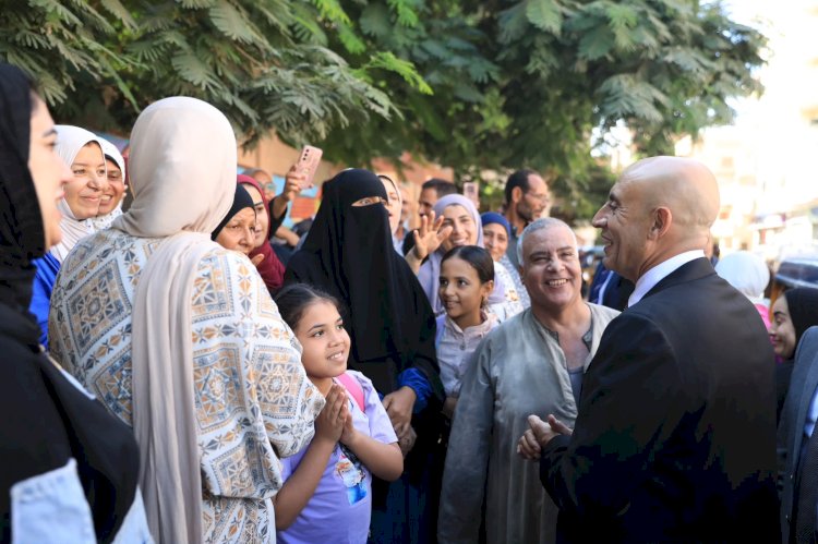 وزير التربية والتعليم يتفقد عددا من مدارس محافظة الغربية ويتابع جاهزية المدارس وانتظام الطلاب وسير العملية التعليمية