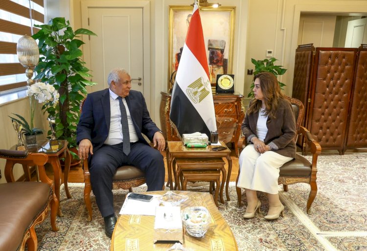 وزيرتا التنمية المحلية تتابعان مع محافظ مطروح مشروعات الخطة الاستثمارية وإزالة التعديات