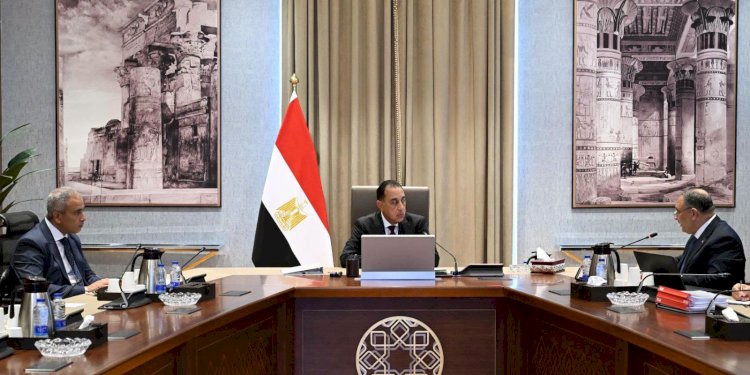 رئيس الوزراء يتابع ملفات عمل المركز الوطني لتخطيط استخدامات أراضي الدولة