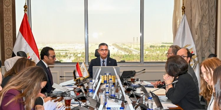 وزير التموين يبحث مع وفد بنك الاستثمار الأوروبي تعزيز التعاون ومشروعات الأمن الغذائي