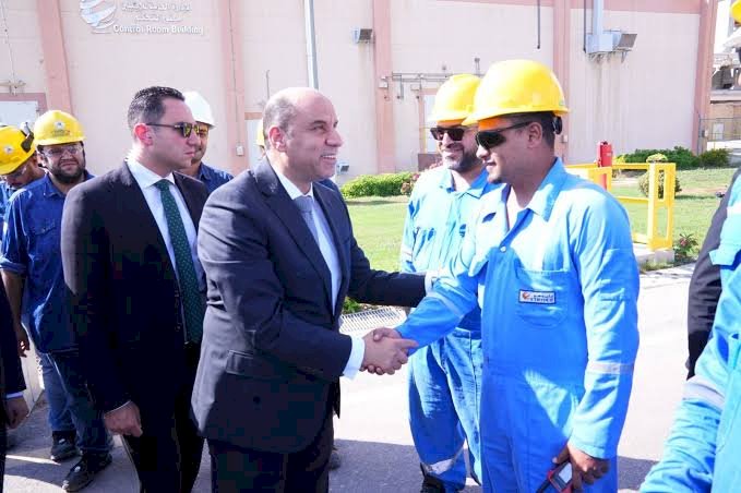 وزير العمل يختتم جولته بالإسكندرية من قلب مواقع العمل والإنتاج.. ويتفقد "إيثيدكو" بالعامرية