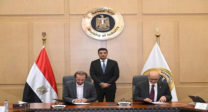 وزير الصناعة يشهد مراسم إطلاق وتسليم أول روبوت صناعي مصري بأيادٍ وعقول مصرية وتكنولوجيا محلية