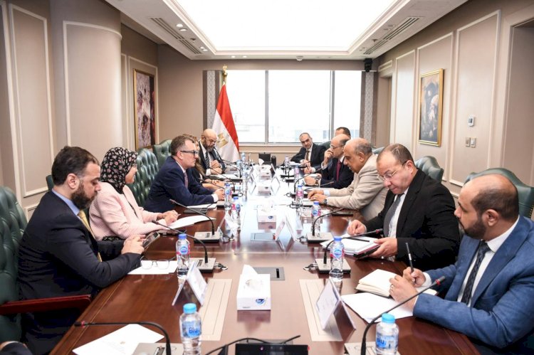 الكهرباء والتخطيط تبحثان فرص الاستثمار في تحلية مياه البحر واستخلاص الأملاح والعناصر النادرة من خلال استغلال البنية الأساسية القائمة