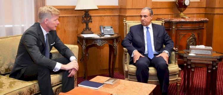 وزير الخارجية يبحث مع المبعوث الخاص للأمين العام للأمم المتحدة لليمن آخر تطورات الأوضاع باليمن