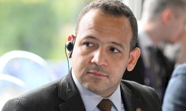 المستشار حسام الدين علام يقدم بالمنتدى الرقمي العالمي بموسكو رؤية قانونية لتنظيم الاتصالات الفضائية الحديثة 