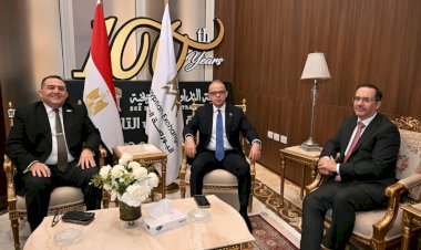 وزير الاستثمار يفتتح جلسة التداول بالبورصة المصرية احتفالا بالأسبوع العالمي للمستثمر