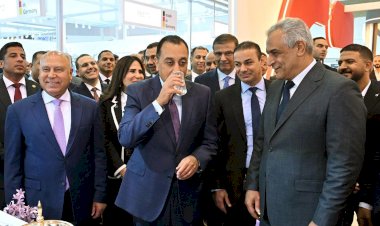 رئيس الوزراء يتفقد أجنحة الشركات والجهات المشاركة بالمعرض ويطلع على أحدث تكنولوجيات المياه والصرف الصحي والتحلية