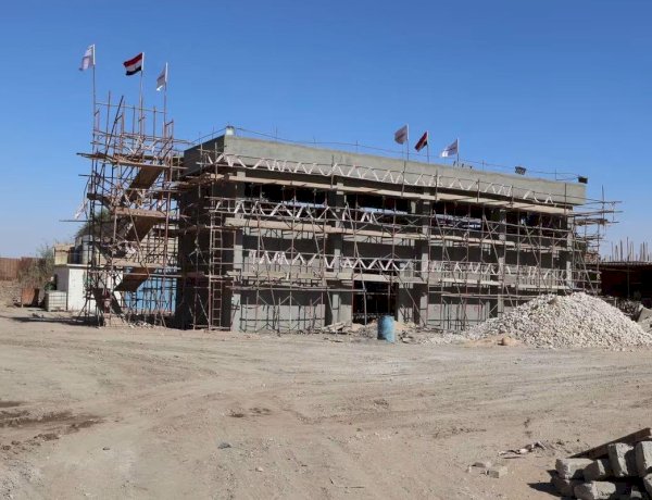 نائب وزيرة الإسكان يتفقد مشروع مأخذ وخطوط نقل المياه العكرة من نهر النيل إلى العاصمة الجديدة
