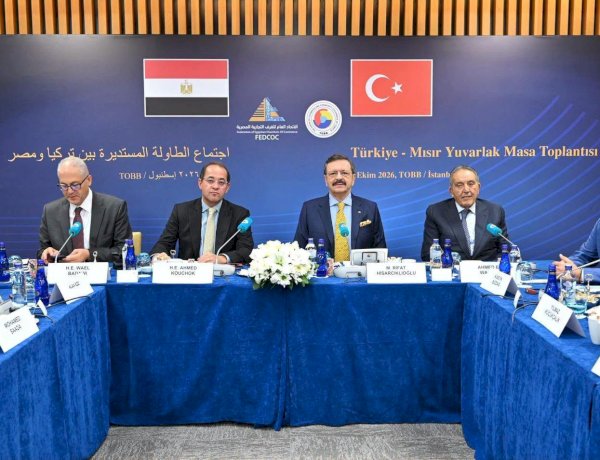 وزير المالية في لقائه مع عدد من المستثمرين الأتراك على هامش مشاركته بمنتدى أسطنبول الاقتصادي