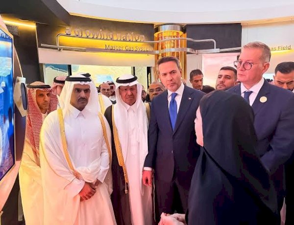 وزير الطاقة السعودي ووزيرا البترول والكهرباء يتفقدون جناح قطاع البترول المصري