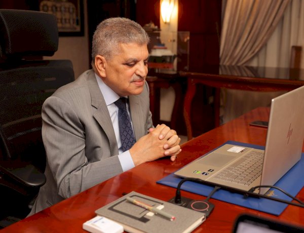 الفريق أسامة ربيع: "عبور 276 رحلة تابعة لمجموعة ميرسك بإجمالي حمولات صافية قدرها 23.3 مليون طن خلال ال 9 أشهر الماضية"