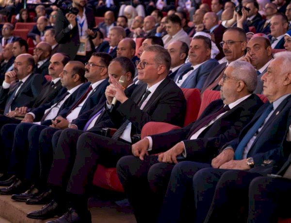 وزير البترول يشارك في حوار مع مجموعة من طلاب هندسة البترول والجيولوجيا في مؤتمر البحر المتوسط بالإسكندرية