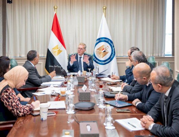 وزير البترول يتابع خطط تأمين احتياجات السوق المحلية من المنتجات البترولية والغاز