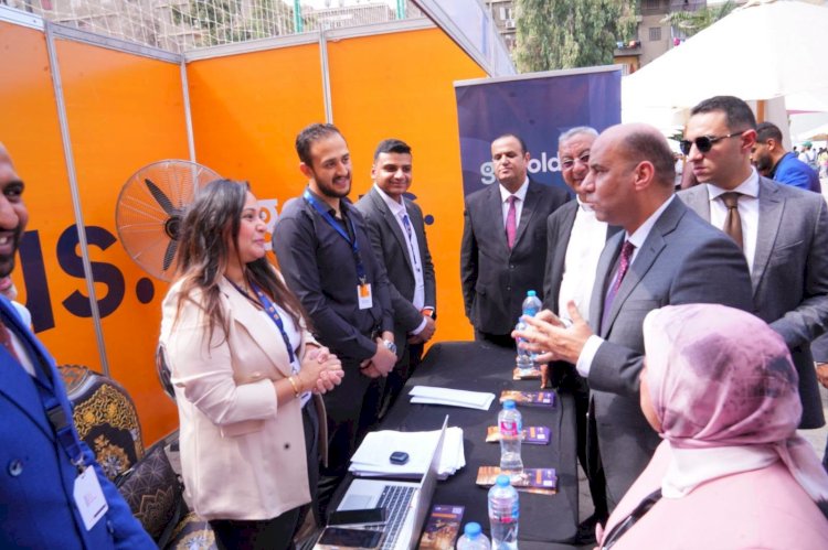 وزير العمل يسلم شهادات لخريجي منح التدريب المهني.. ويفتتح ملتقى توظيف بمعهد "دون بوسكو"