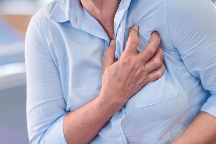 أسباب تسارع ضربات القلب المفاجئ.. متى يستدعي القلق؟