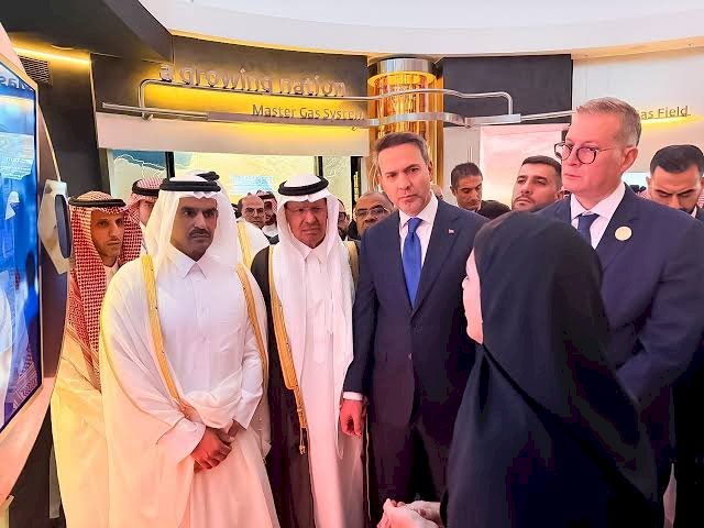 وزير الطاقة السعودي ووزيرا البترول والكهرباء يتفقدون جناح قطاع البترول المصري