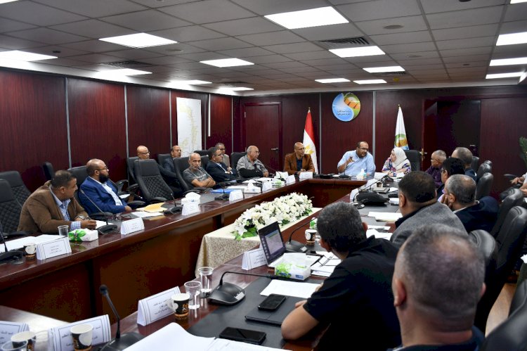 مع توليه المسؤولية.. رئيس مياه الشرب بالجيزة يعقد اجتماعًا موسعًا لمتابعة منظومة العمل