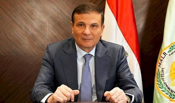 وزير الزراعة يتلقى تقريراً حول جهود قطاع الخدمات الزراعية خلال سبتمبر.. استعدادات للموسم الشتوي