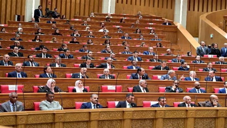 توافد النواب على المجلس استعدادا لانعقاد جلسة اليوم الثاني بناء على طلب الرئيس السيسي