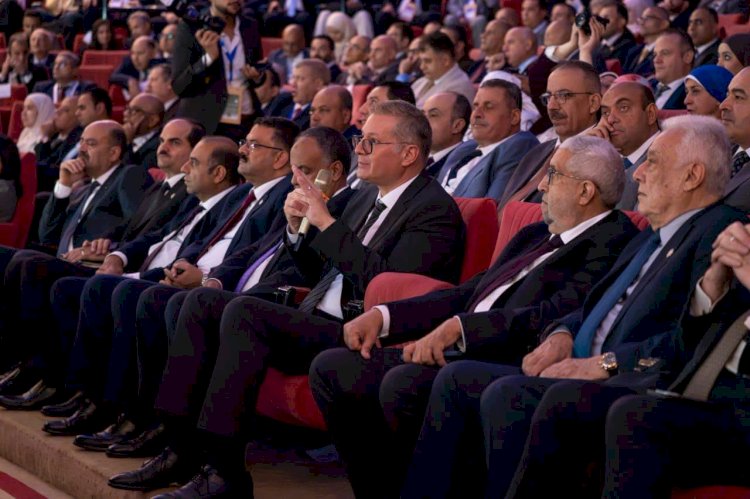 وزير البترول يشارك في حوار مع مجموعة من طلاب هندسة البترول والجيولوجيا في مؤتمر البحر المتوسط بالإسكندرية