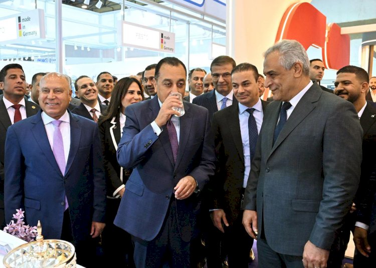 رئيس الوزراء يتفقد أجنحة الشركات والجهات المشاركة بالمعرض ويطلع على أحدث تكنولوجيات المياه والصرف الصحي والتحلية